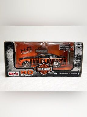 Maisto Harley-Davidson 2006 Ford Mustang GT 1:24 Diecast Model Car
